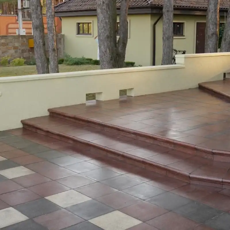 Пристінний елемент Класичні 325×150×40 дробоструминна ваніль (оброблений) — тераса з підпірною стінкою і сходами