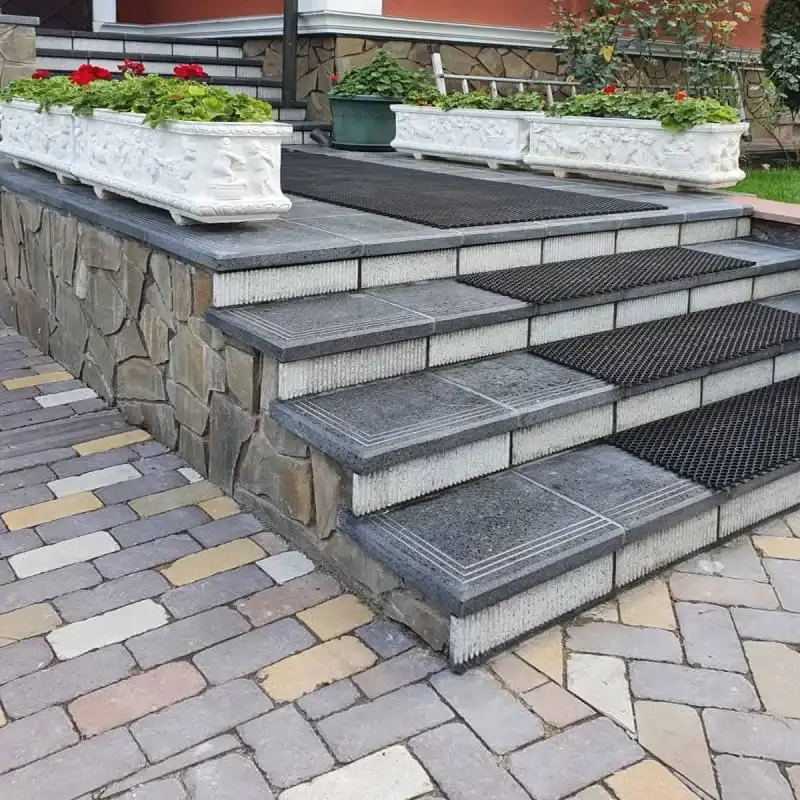 Підсходник Імперіал №1 325×76×20 дробоструминна ваніль (оброблений) — сходи Імперіал з чорними протиковзкими смугами на підсходниках